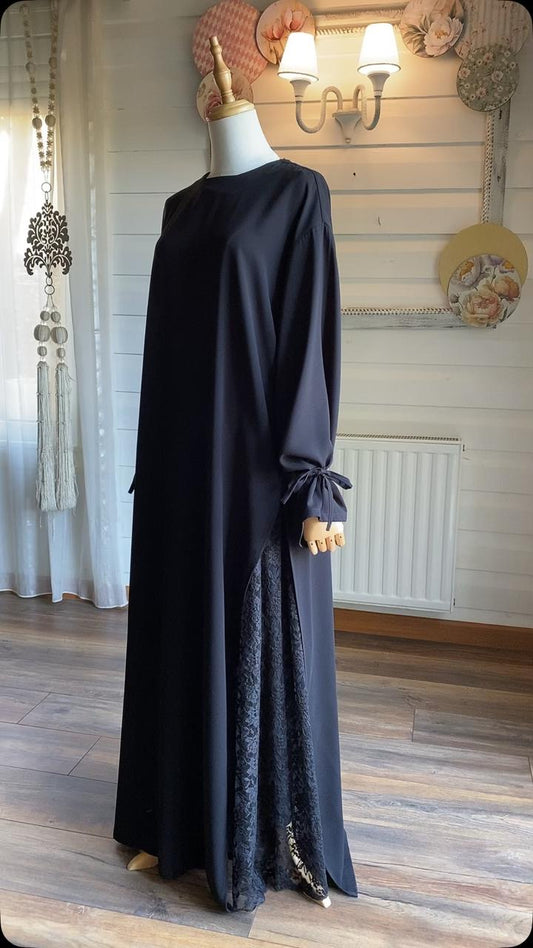 The Noir Lace Accent Abaya