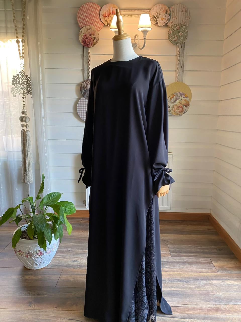 The Noir Lace Accent Abaya