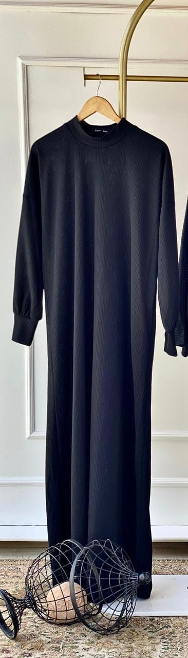 Minimal ribbed Abaya